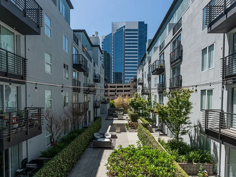 Domain Oakland — Photo 13