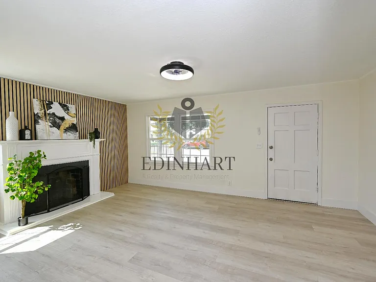1584 N Carruth Ave #A — Photo 8