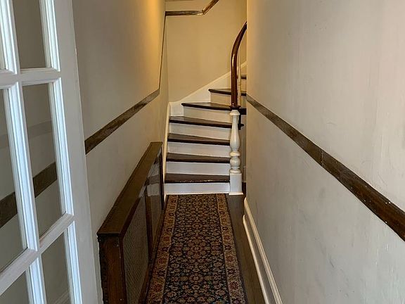 3rd image of 634 Catherine St Unit 2