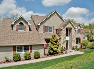 18 Forest Ridge Ter, Oak Ridge, NJ 07438