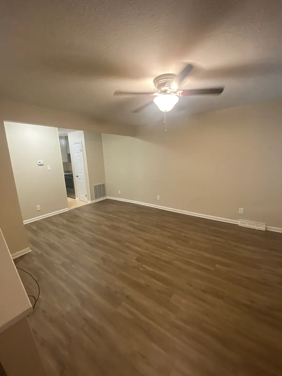 Building Photo - 119 Royce Cir #119