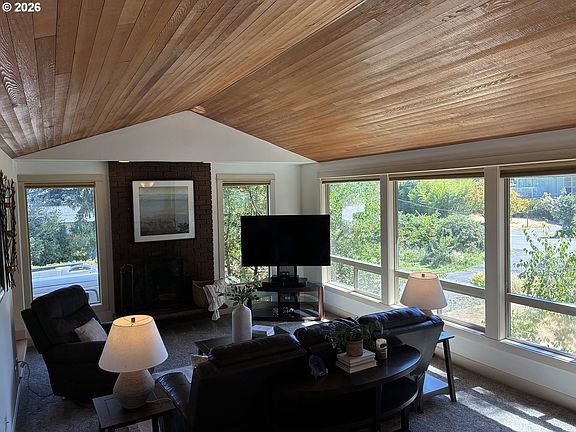 3rd image of 1105 Marylhurst Dr