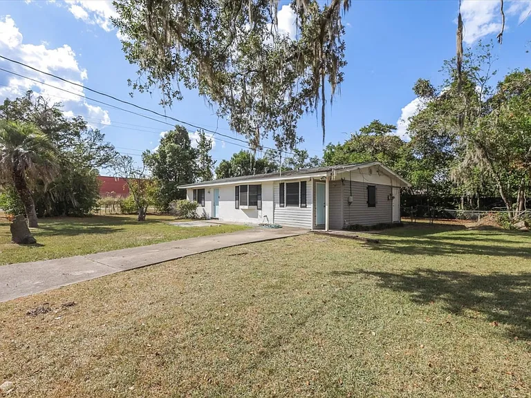 2352 Yorkshire Dr — Photo 3