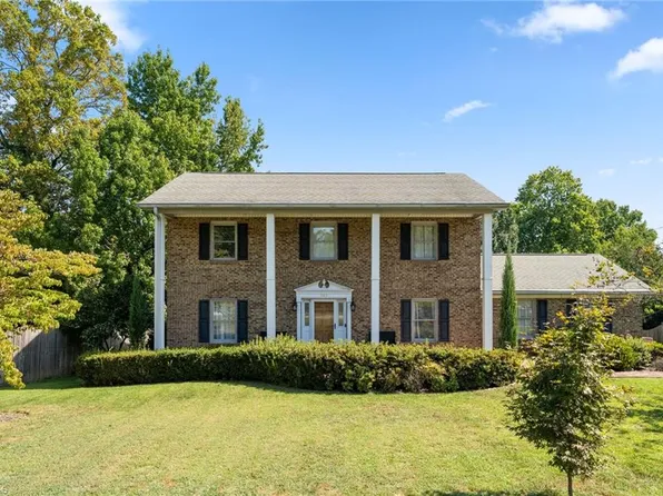 505 Meadowood St, Greensboro, NC 27409