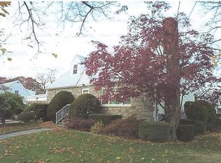 127 Lewis St, Valley Stream, NY 11580