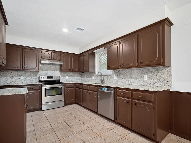 742 W Juniper Dr — Photo 5