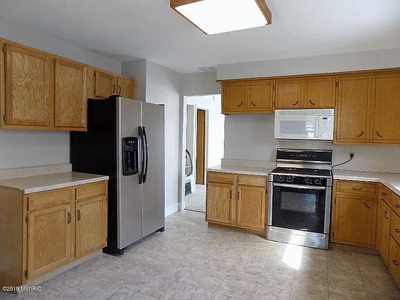 3rd image of 32 E McKinley Ave