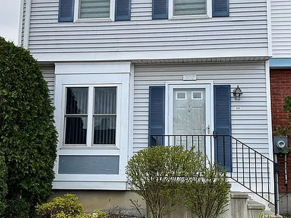 307 Williamsburg Dr, Mahopac, NY 10541