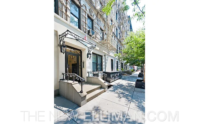 Sold by Douglas Elliman | media 10