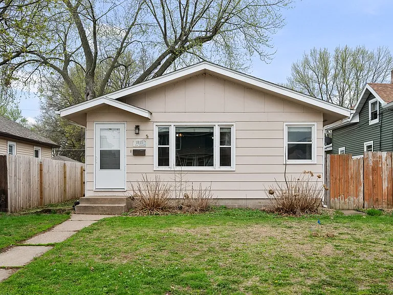 1815 Cody St — Photo 1