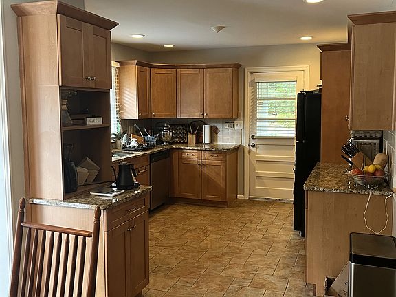 2nd image of 3620 Twin Oaks Dr SE