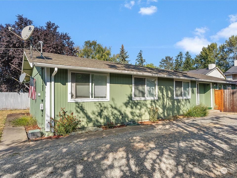 1st image of 1015 101st Street Ct E
