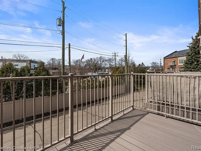512 Graten St — Photo 24