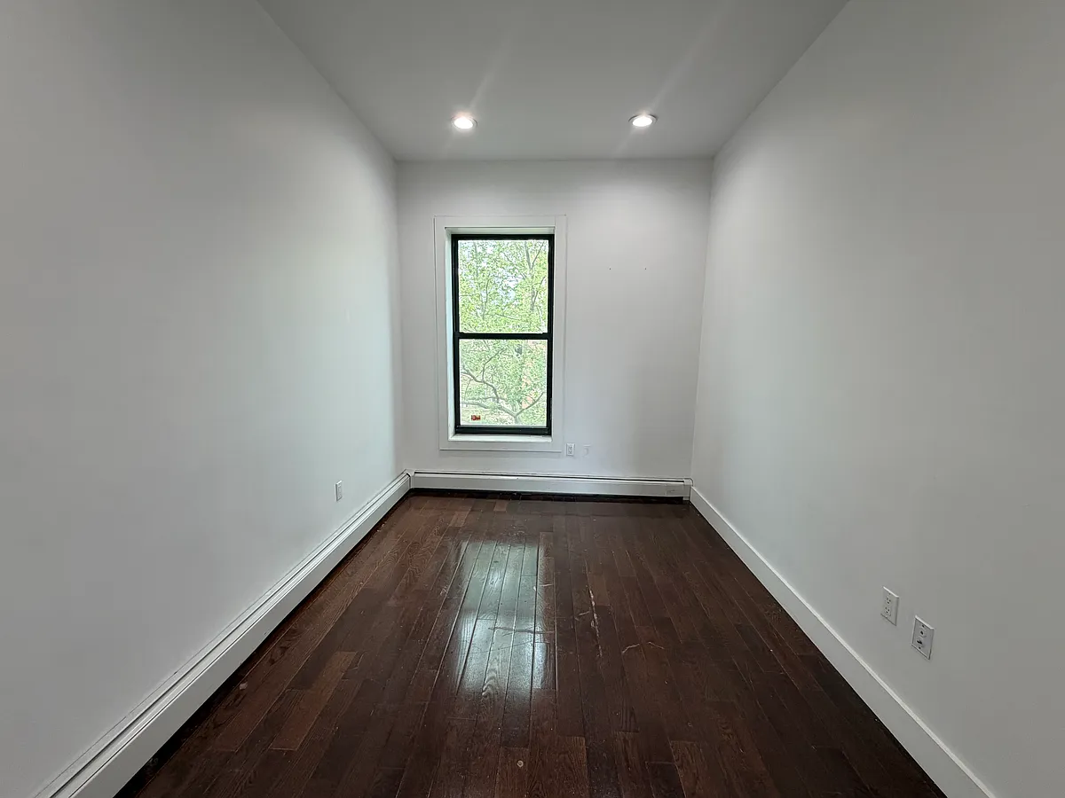 Building Photo - 12 Ten Broeck St #3