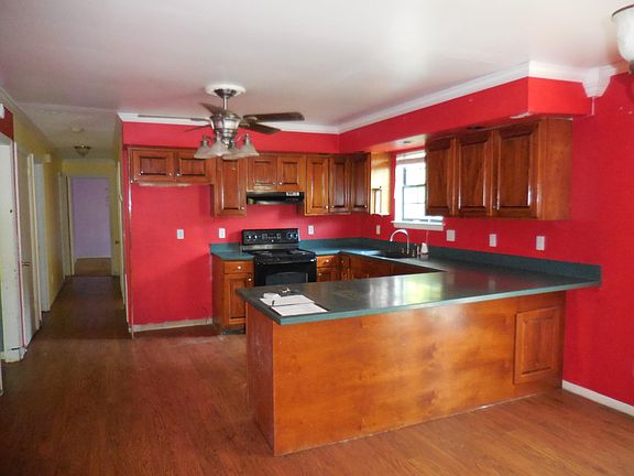3rd image of 5004 Lloyd Ln #37415