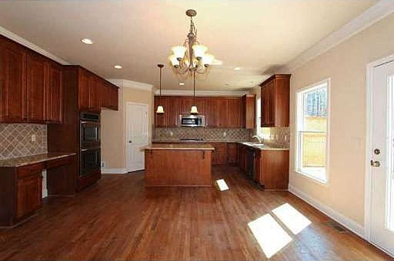 2nd image of 1050 Gardiner Cir