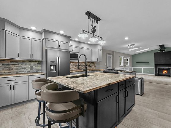 3rd image of 106 Peninsula Dr