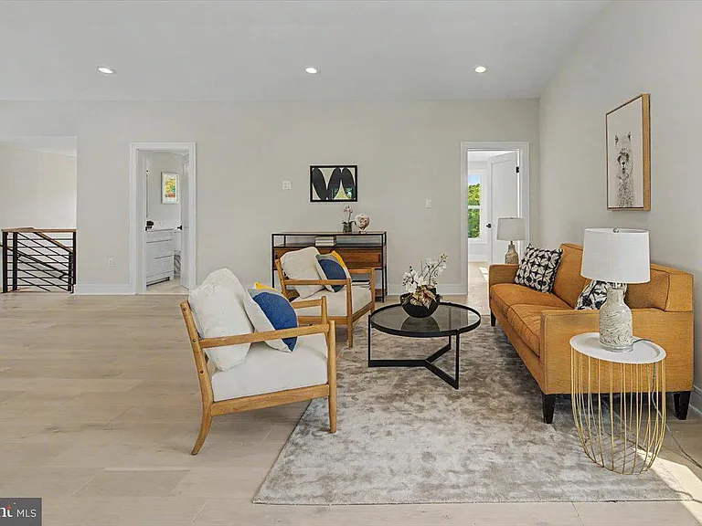 2902 Vista St NE — Photo 62
