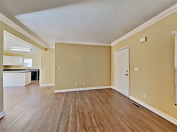 2nd image of 121 Summerlin Dr