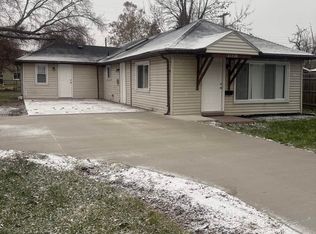 21700 Elizabeth St, Saint Clair Shores, MI 48080