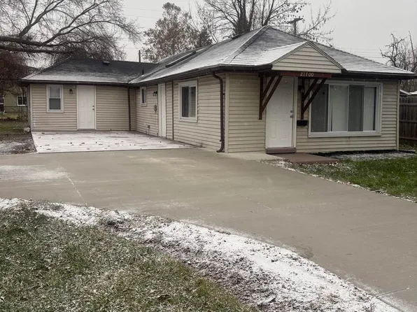 21700 Elizabeth St, Saint Clair Shores, MI 48080