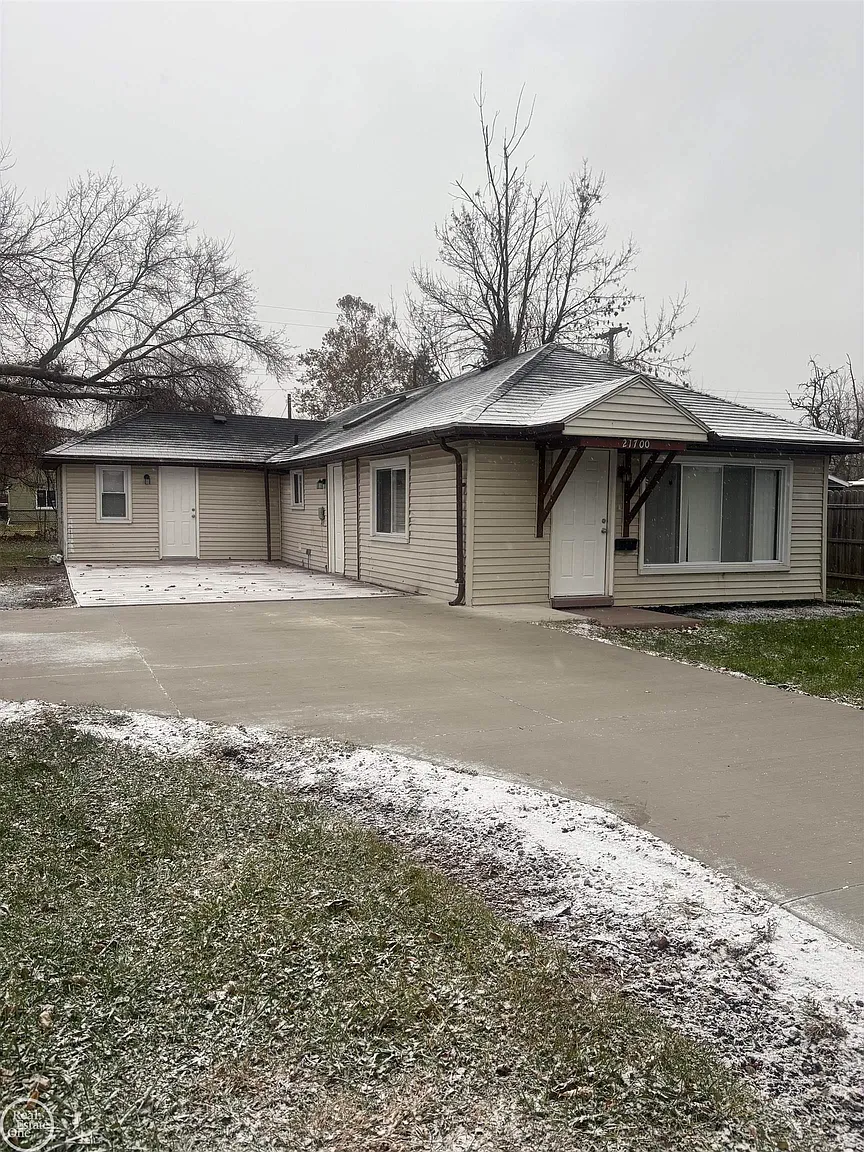 21700 Elizabeth St photo 1