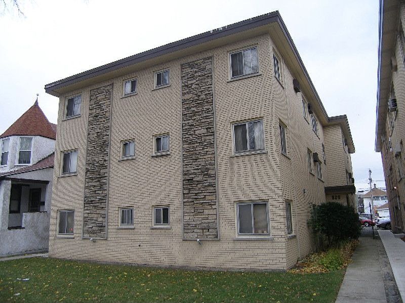 1st image of 820 N Austin Blvd APT 3E
