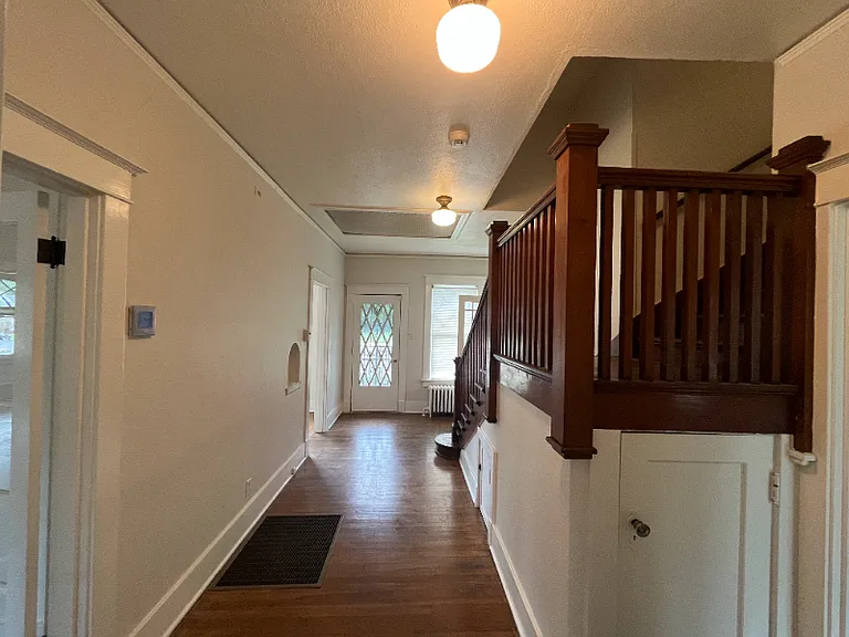 845 University St — Photo 6