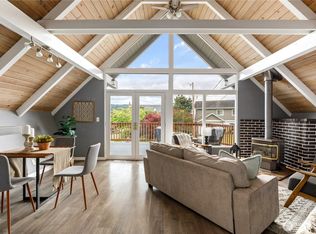 3819 Driftwood Dr, Clinton, WA 98236