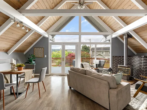 3819 Driftwood Drive, Clinton, WA 98236