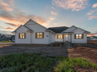 1387 Crossroads Dr, De Pere, WI 54115