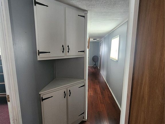 4th image of 18 Meadowlark Dr