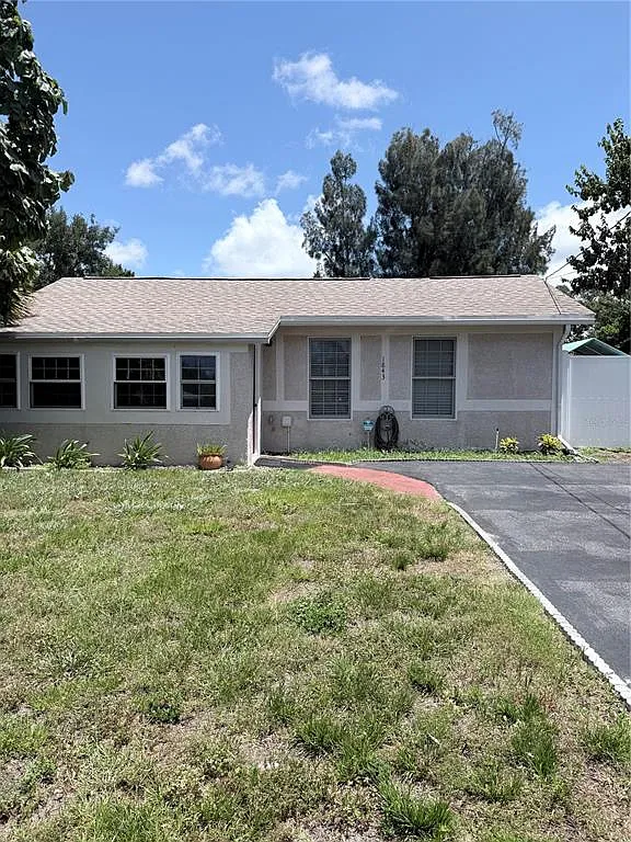 3 bed, 1.0 bath, 996 sqft, $2,395 — Photo 3