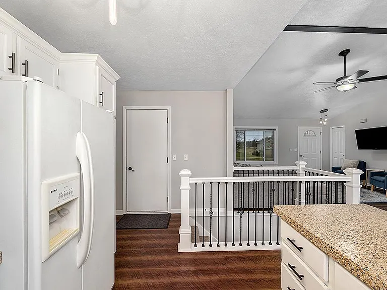 316 Edgewood Dr — Photo 5