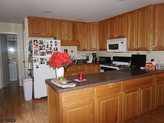 3rd image of 436 Douglas Dr