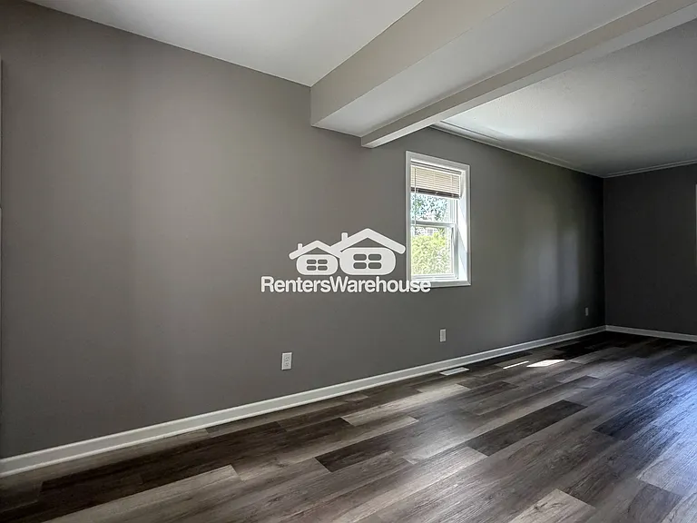 723 Tyler St NE — Photo 9