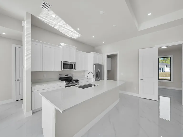 2913 14th St W — Photo 5