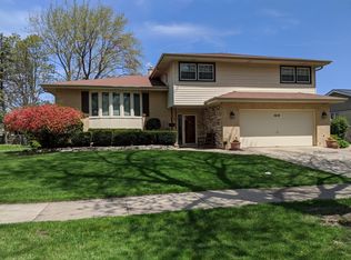 1610 E Greenwood Dr, Mount Prospect, IL