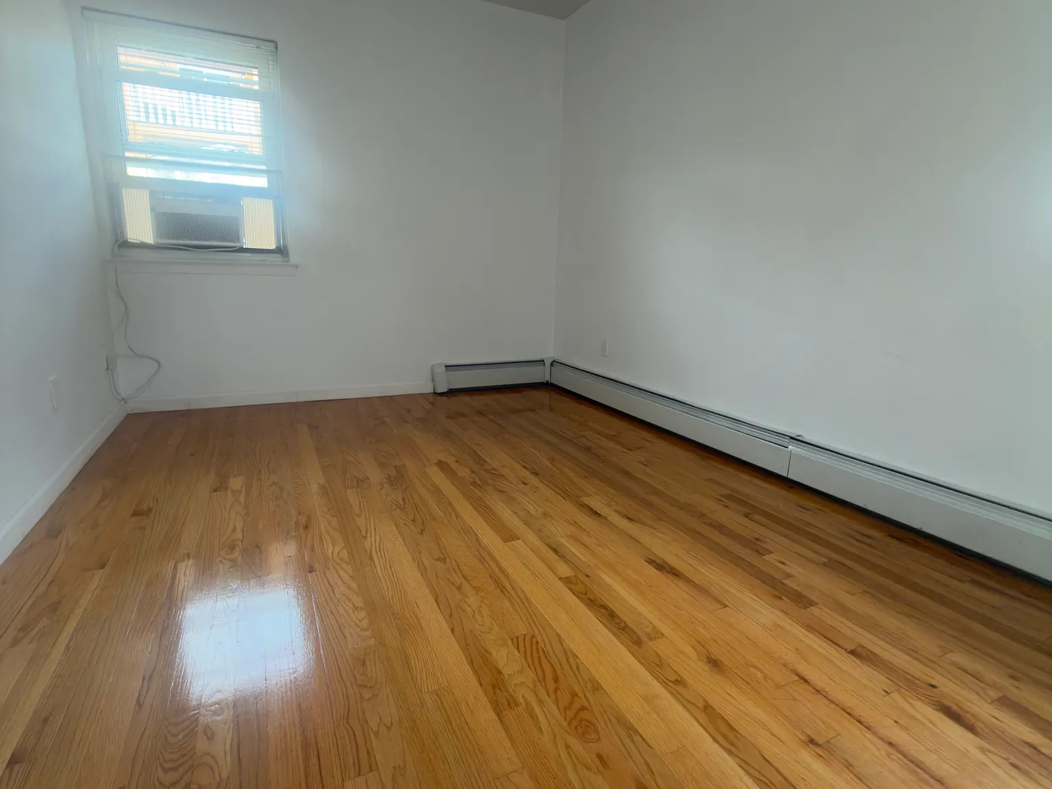 3 bed, 1200 sqft, $3,350 — Photo 4