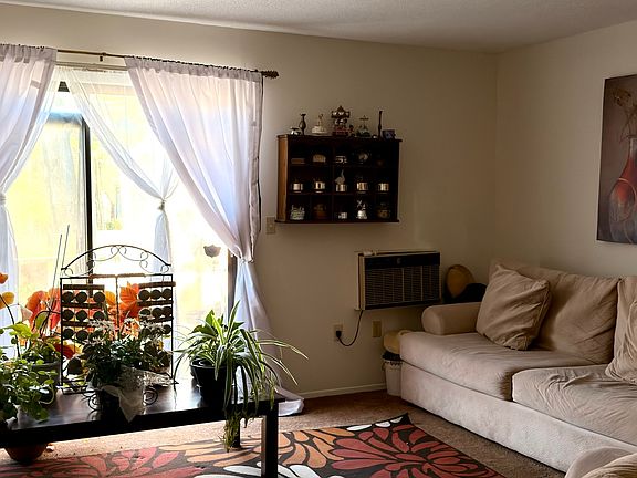 3rd image of 122 Sutton Place #122