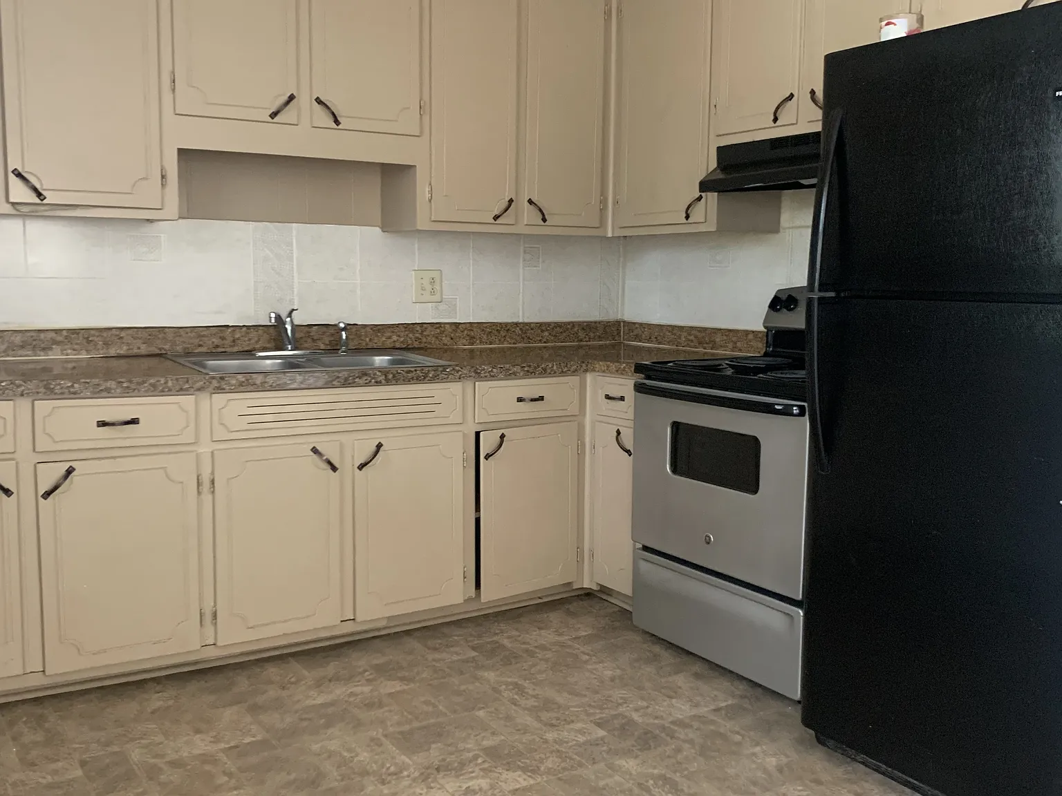 1901 Ashcraft Avenue - 1 — Photo 3