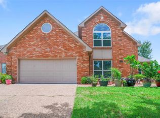 9800 Canyon Crest Cir, Irving, TX 75063