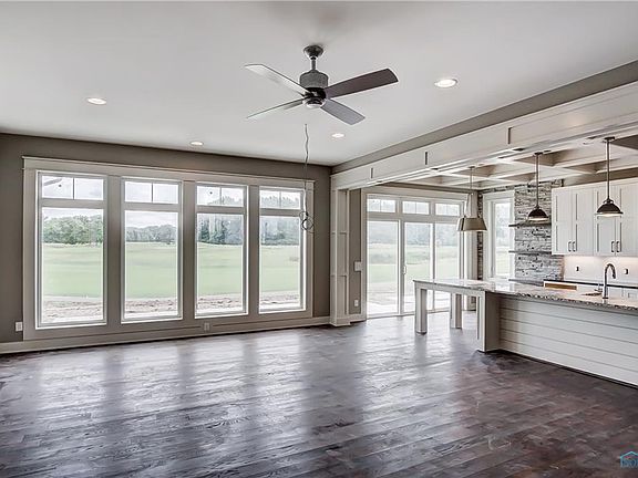 4th image of 889 Pine Valley Dr