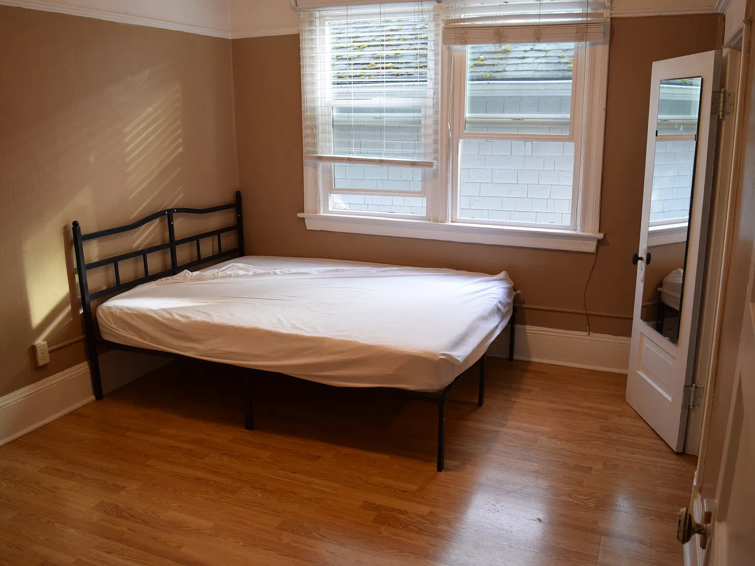 5 bed, 1.5 bath, 1400 sqft, $4,400 — Photo 4