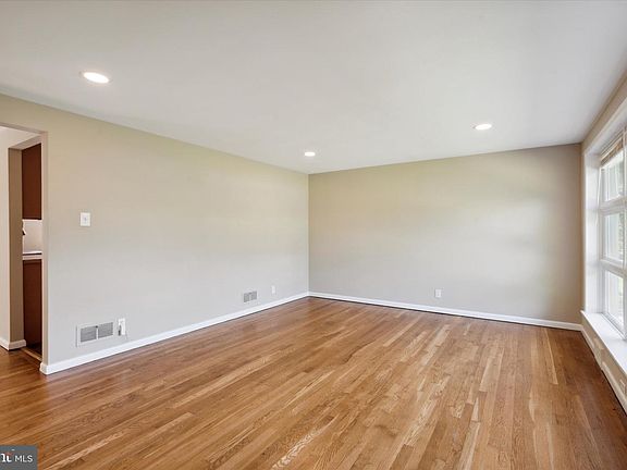 5th image of 615 Reeceville Rd
