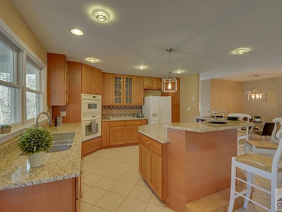 4th image of 266 Harvey Ln
