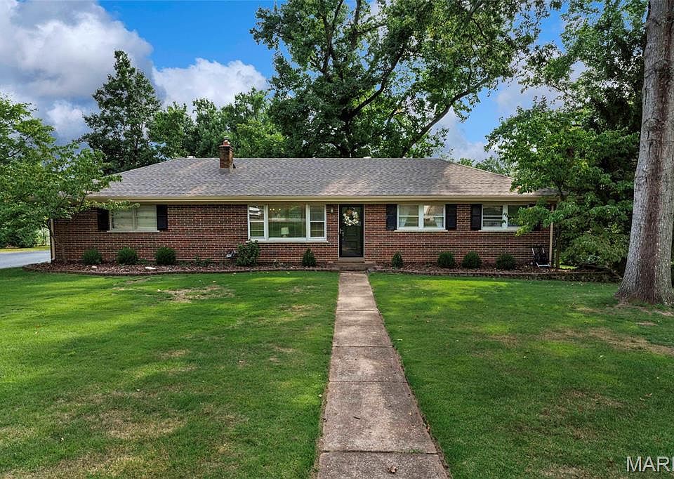 1st image of 11 Hedgewood Ln