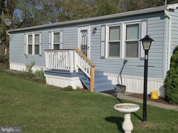 800 York Rd Trailer 41, Dover, PA 17315