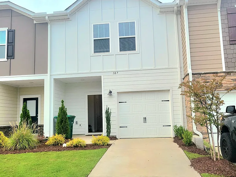 107 Joneshaven Dr — Photo 1