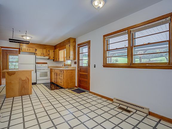 4th image of 24B Walnut Grove Cir